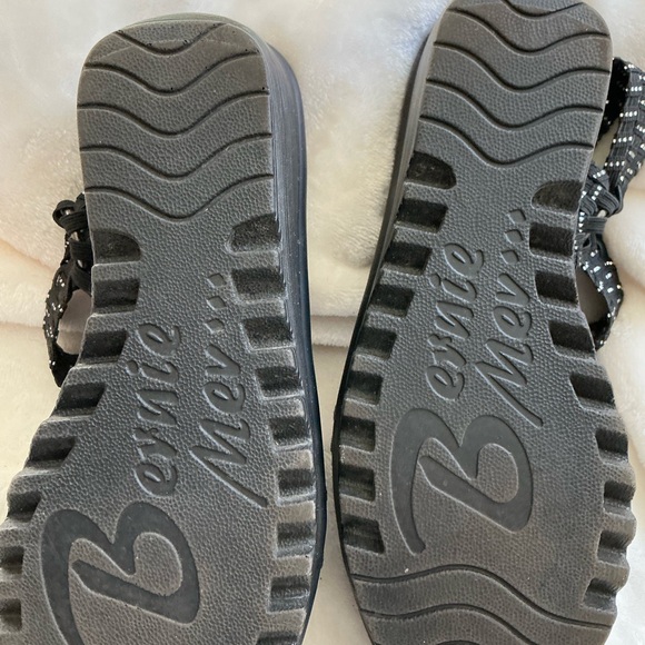 Bernie Mac Sandles - Picture 2 of 5